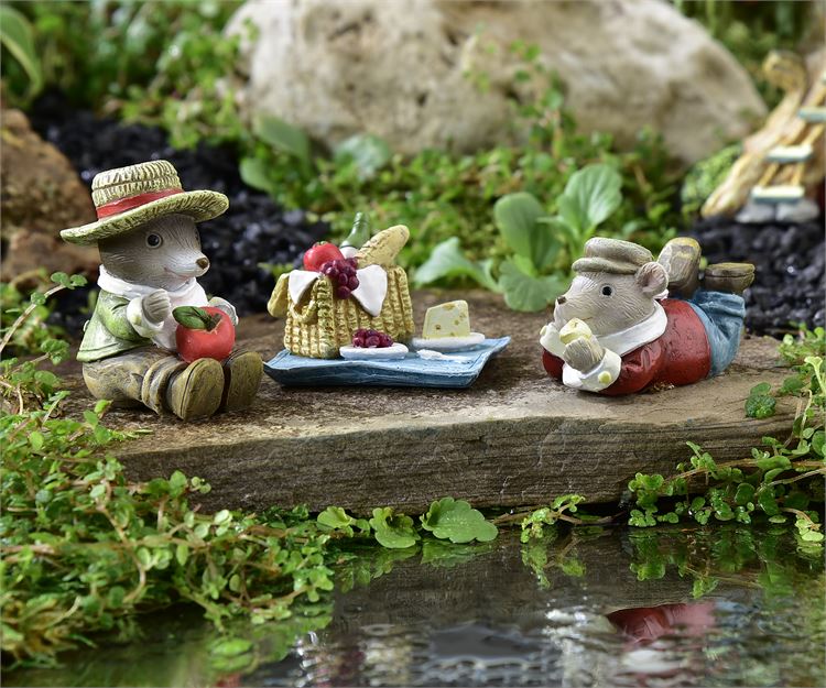 Garden Mice Picnic