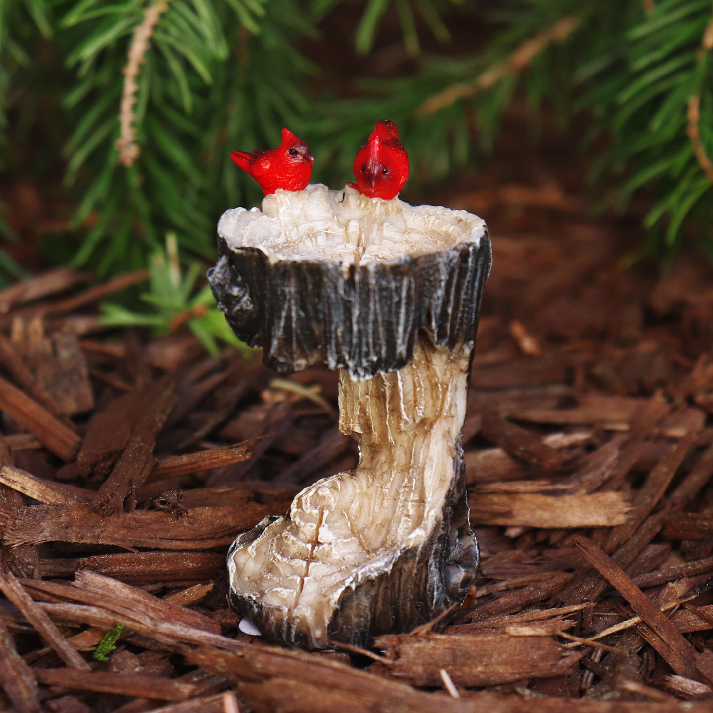 Cardinal Stump Bird Bath
